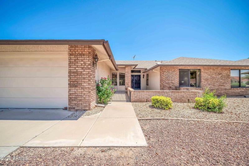 FRONT WALK-UP