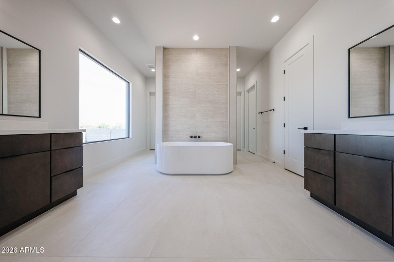 CC5 04 E Owners Suite 1