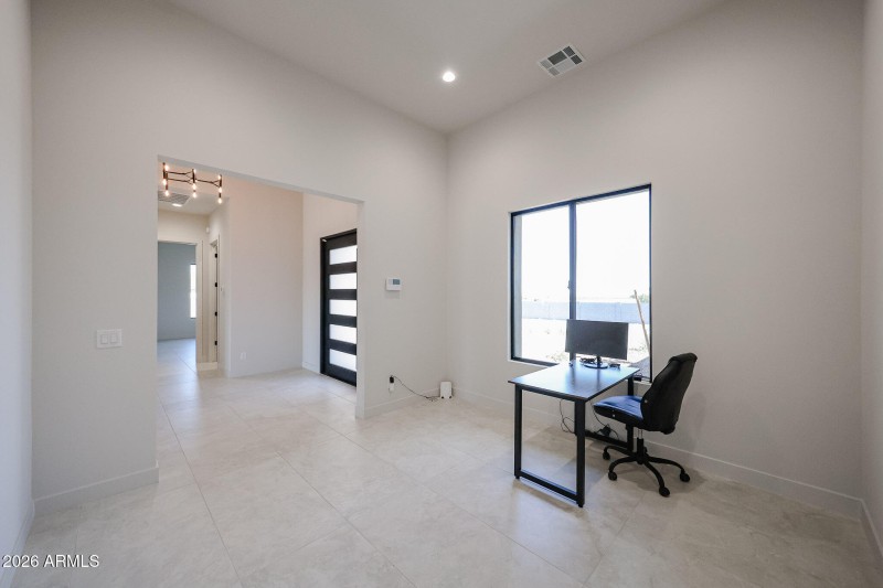 CC5 37 H Office 1