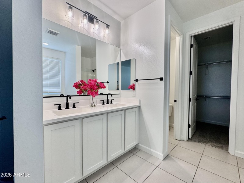 Master BA w.Walkin Closet