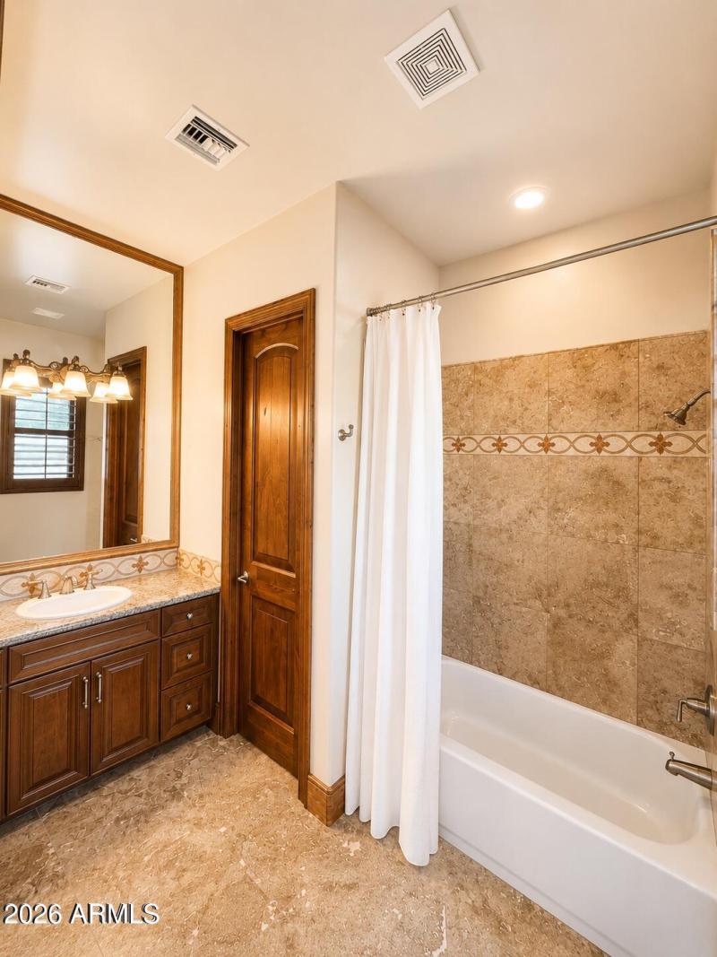 3rd Bedroom Suite's Full Bath