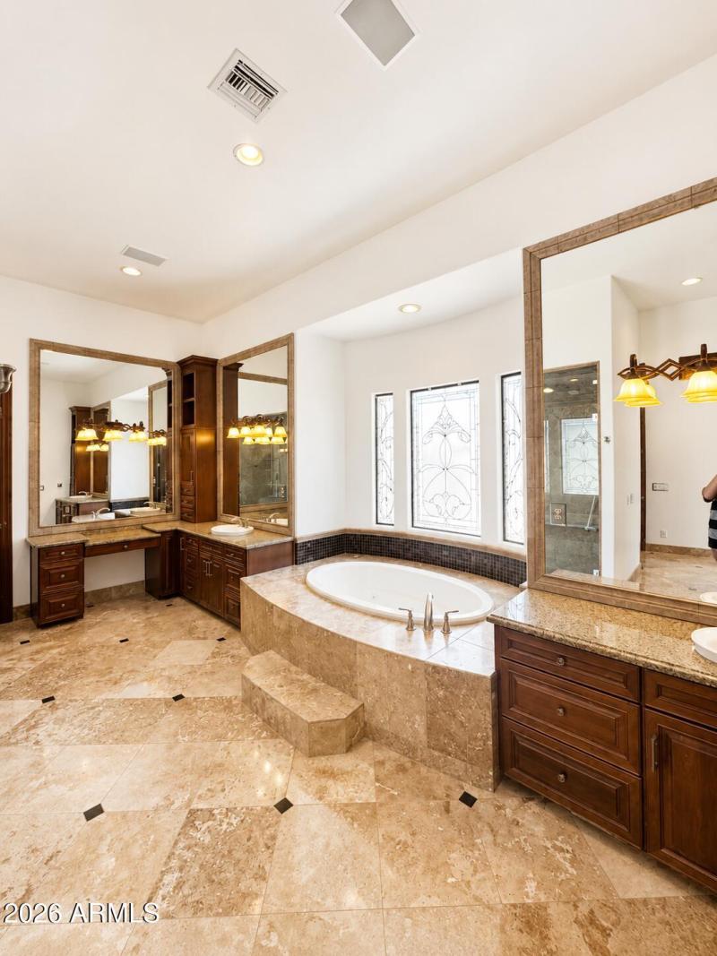Primary Suite's Bath Room