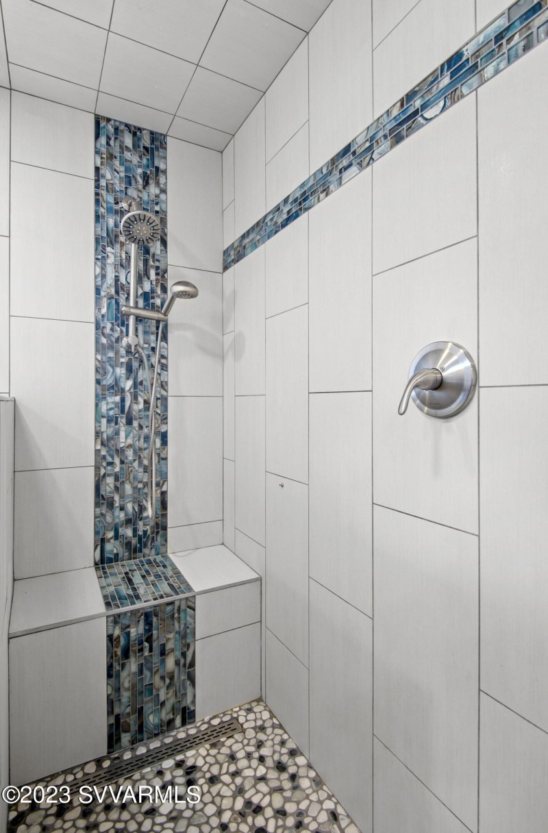 018_Walk-In Steam Shower!