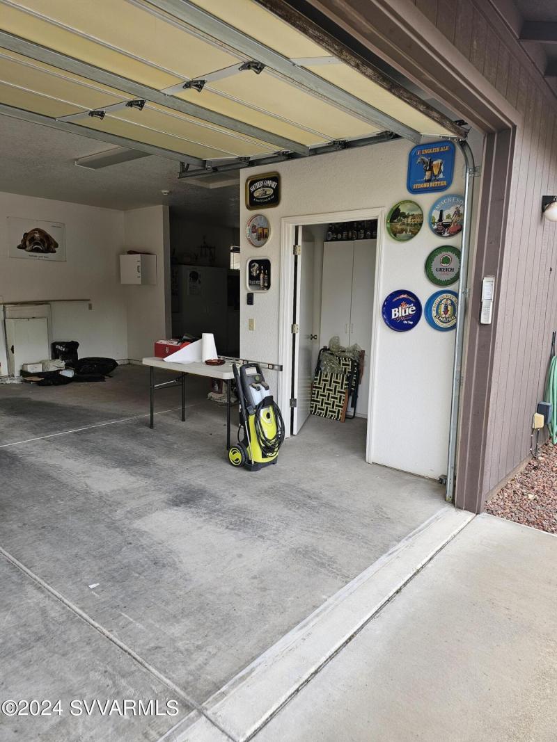 Detached Garage/bathroom
