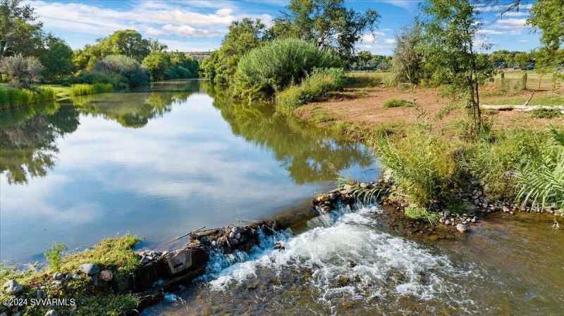 On the banks of Oak Creel