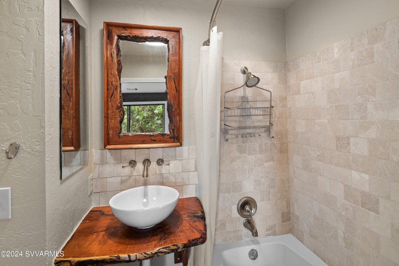 Upstairs Bathroom - Jack & Jill