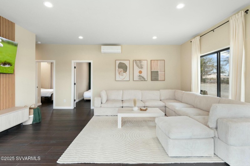 Second living room / game room