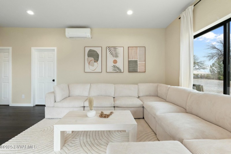 Second living room / game room