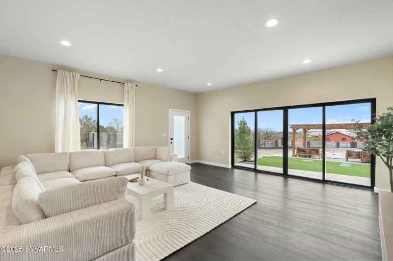 Second living room / game room