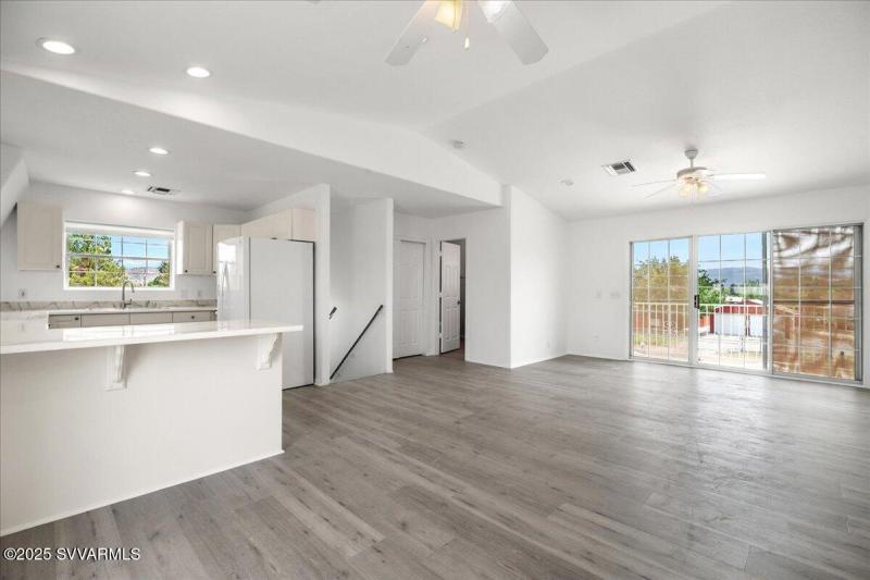 Upper Level Living/Dining Room