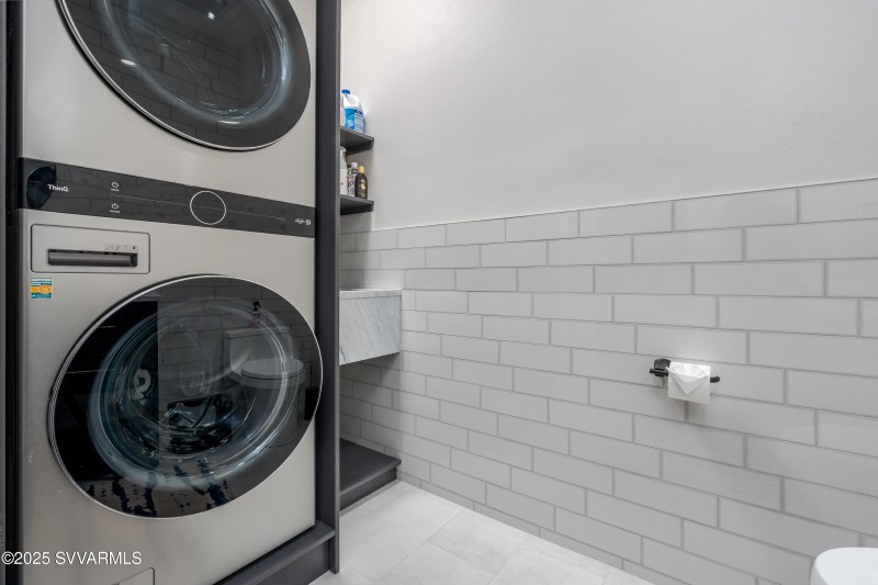 Powder Room/Laundry