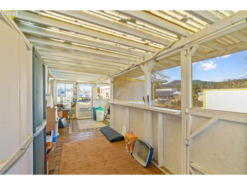 Porch, Screened in