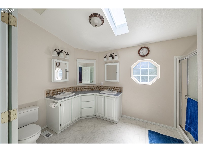 Bathroom, Attached