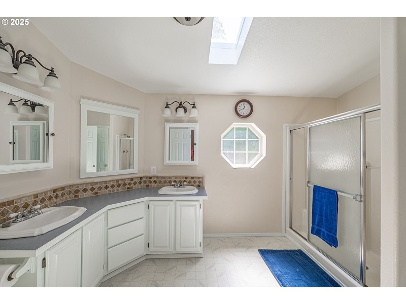 Bathroom, Attached