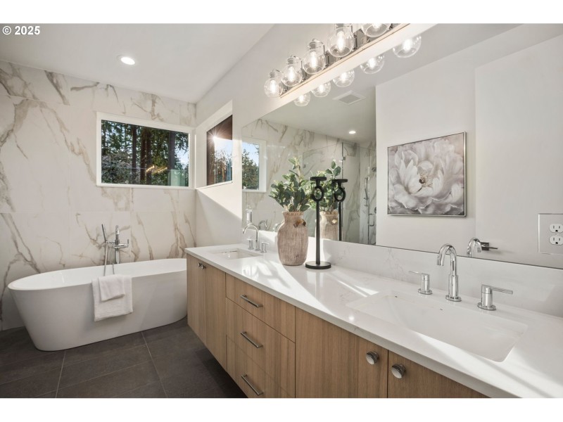 Owner's Suite Bathroom