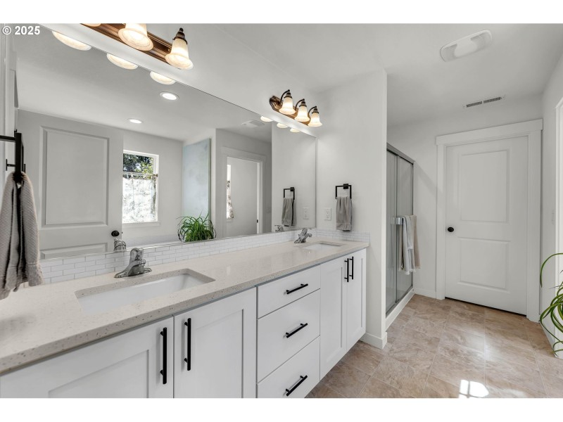 Owner's Suite Bathroom