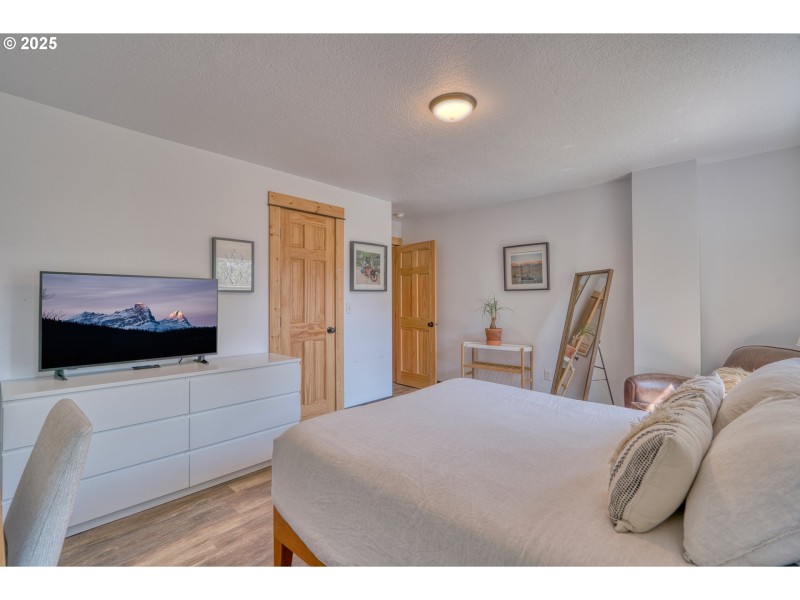 Bedroom, Primary