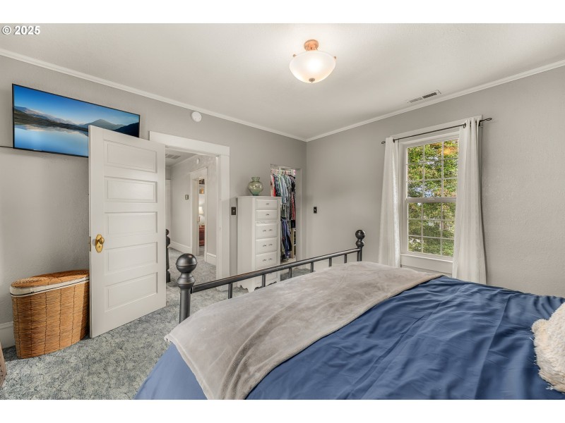 Bedroom, Primary