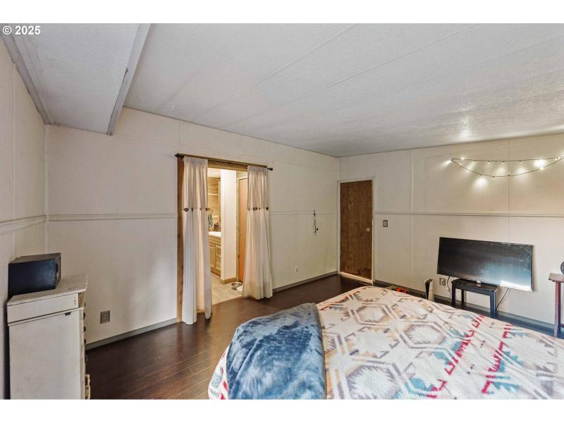 Living Room/Entrance