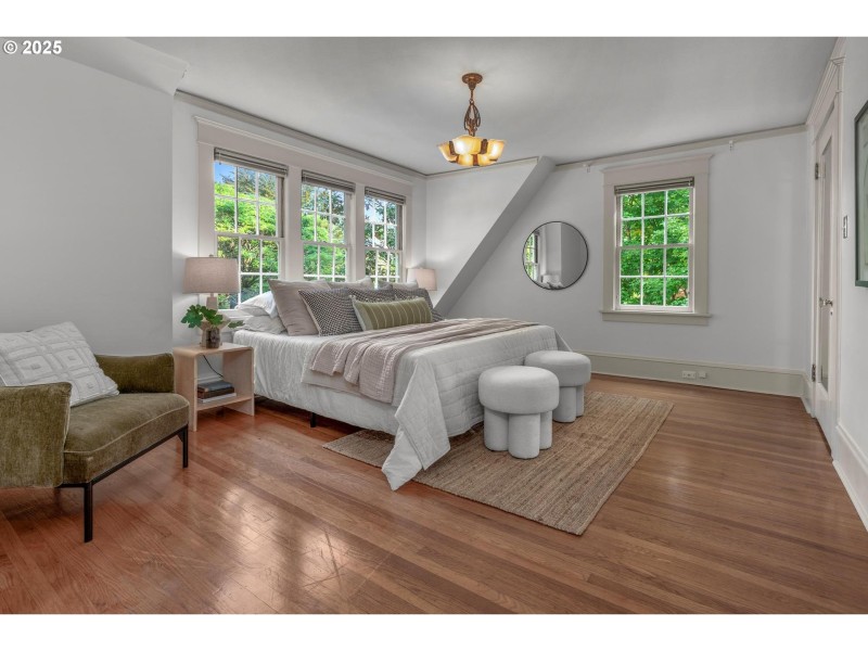 Bedroom, Primary