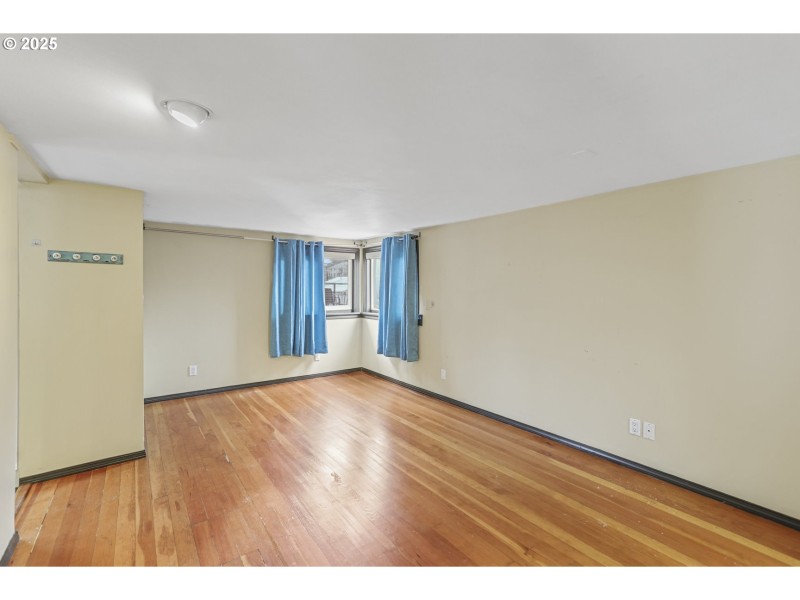 Bedroom, Primary