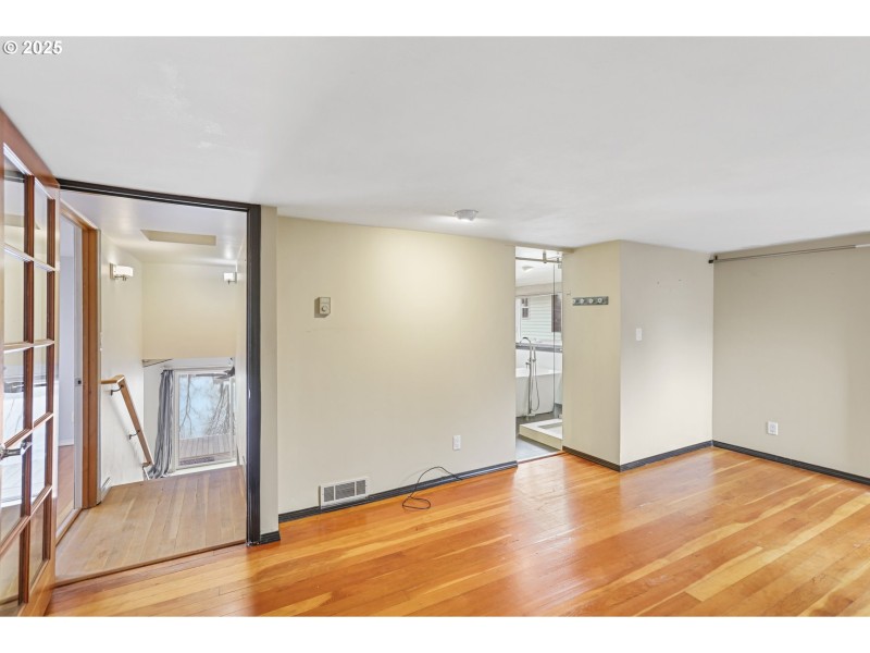 Bedroom, Primary