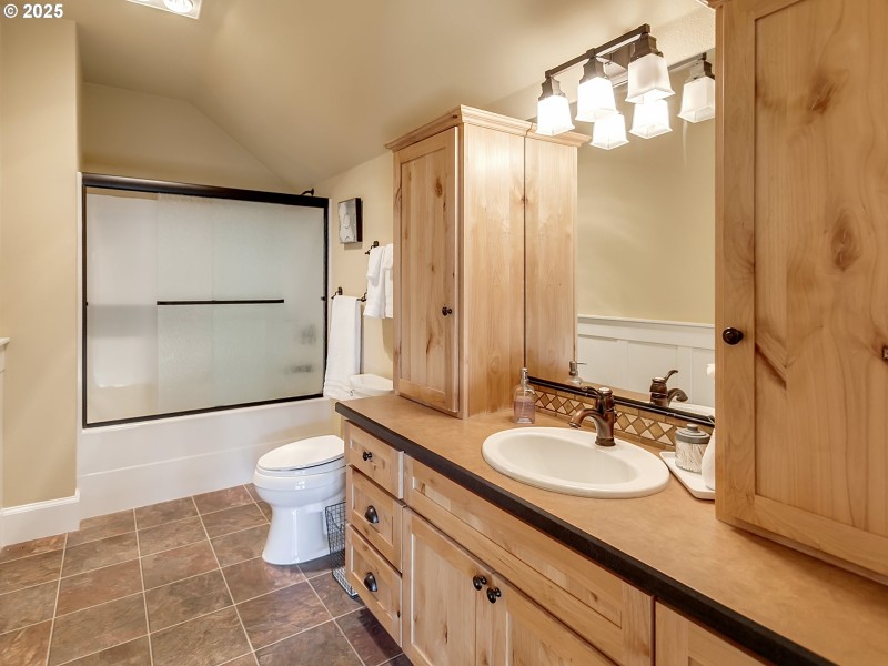 Bathroom, Attached