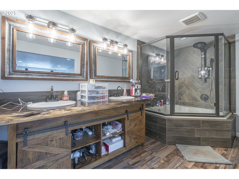 Bathroom, Attached