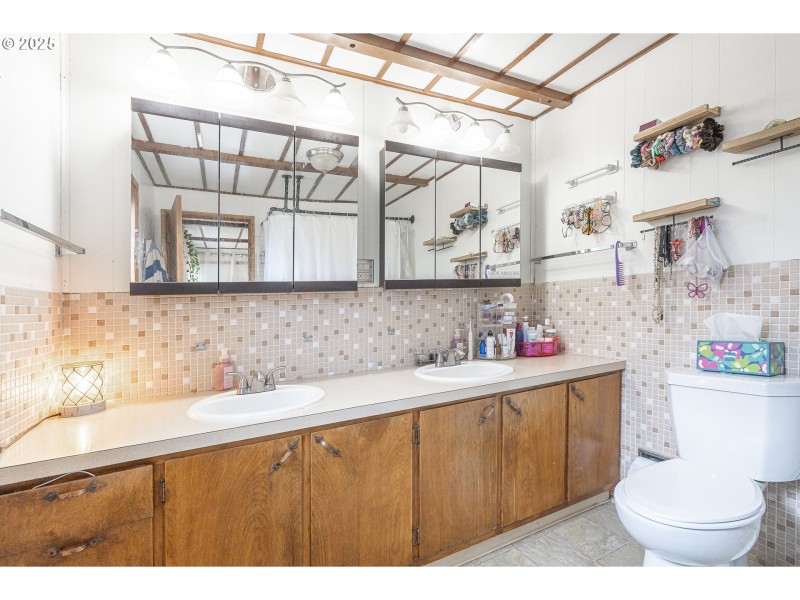 Bathroom, Attached