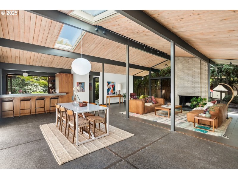 Living Room/Dining Room