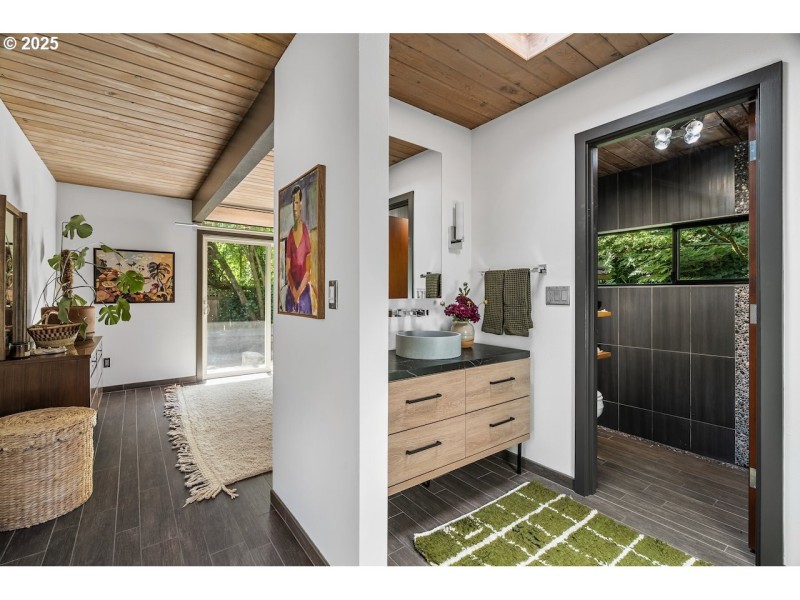 Bathroom, Attached