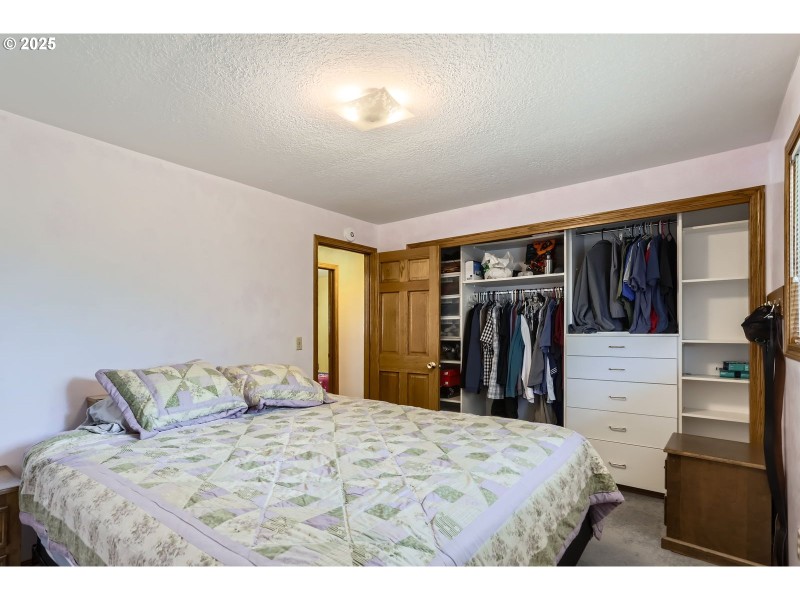 Bedroom, Primary