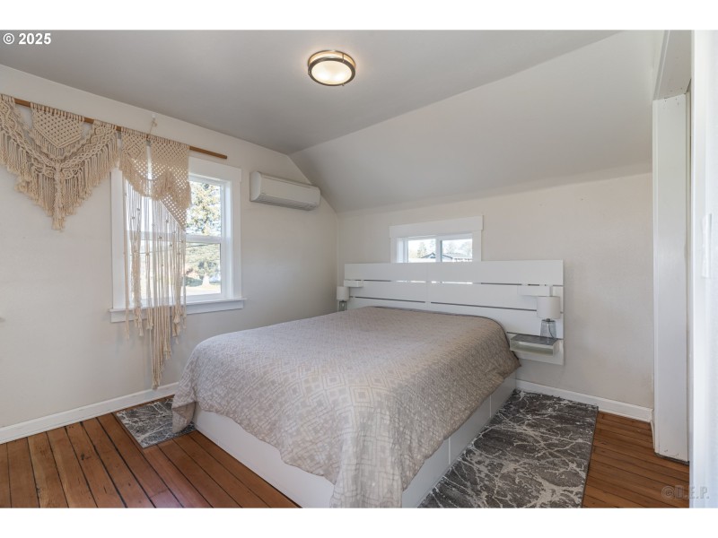 Bedroom, Primary