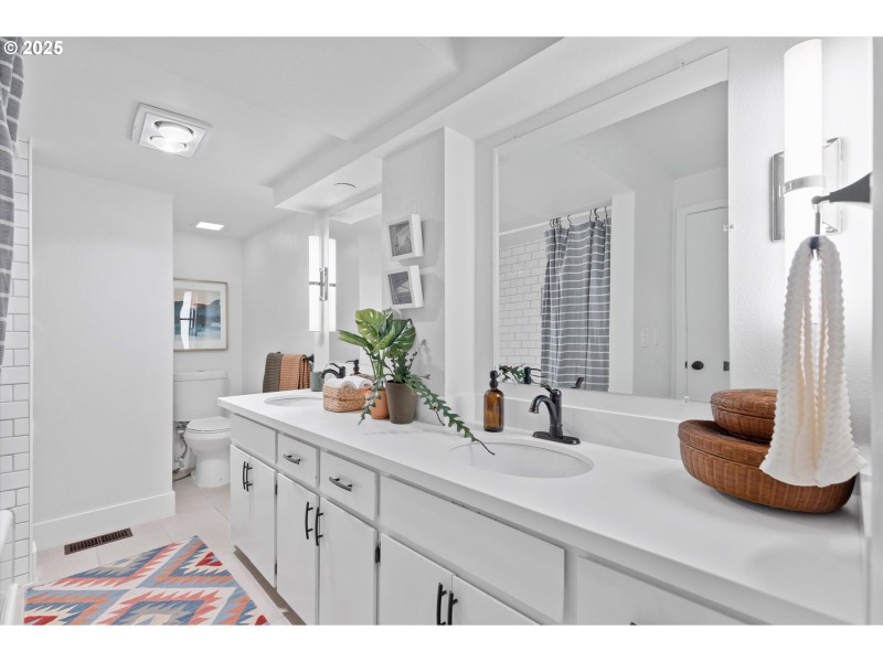 Bathroom, Attached