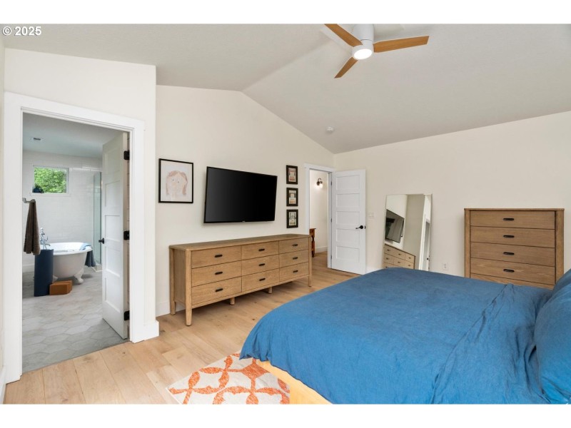 Bedroom, Primary