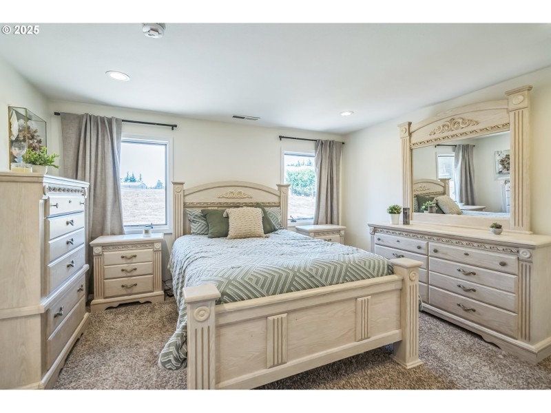 Bedroom, Primary