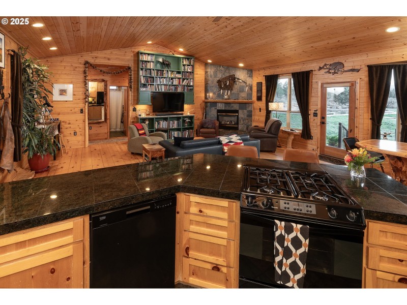 Kitchen/Living Room