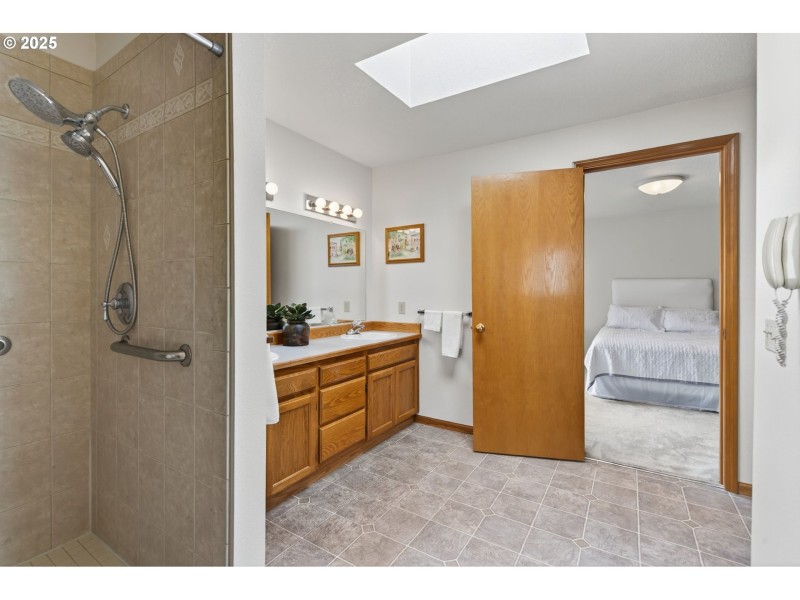 Bedroom, Primary