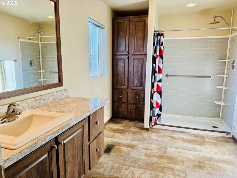 Bathroom, Attached