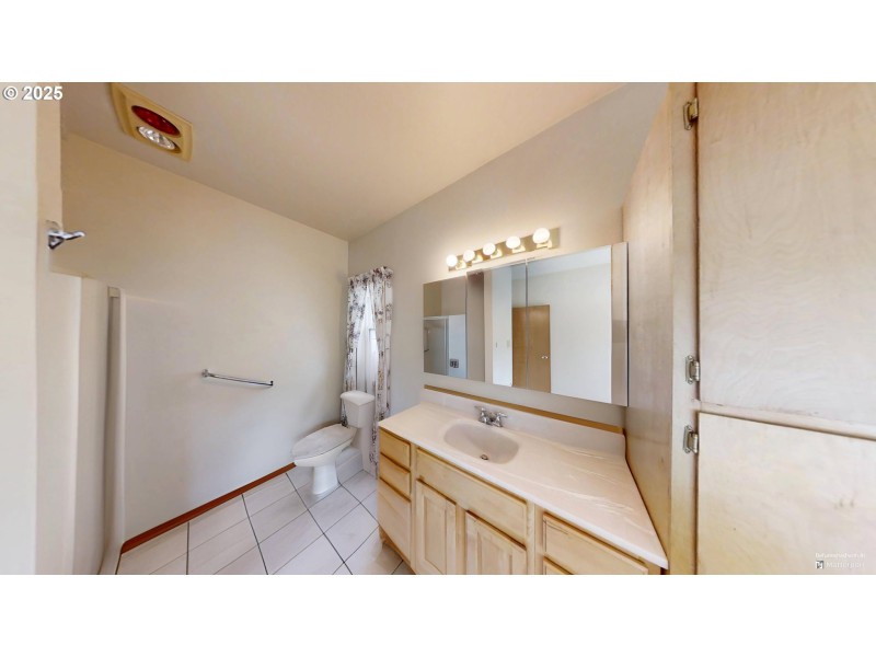 Owner's Suite Bathroom