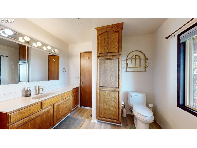 Bathroom, Attached