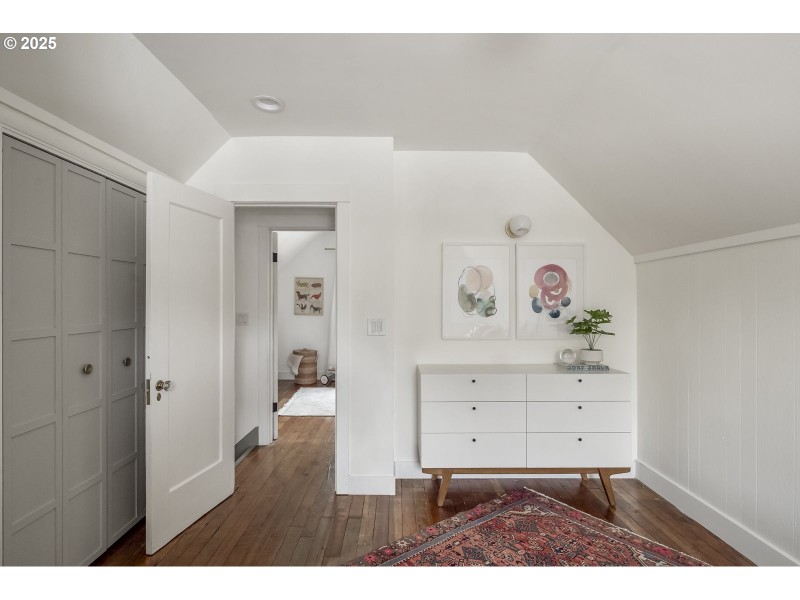 Bedroom, Primary