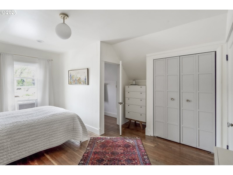 Bedroom, Primary