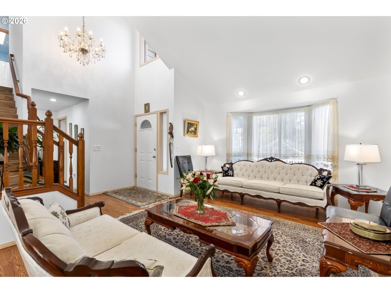 Living Room/Entrance