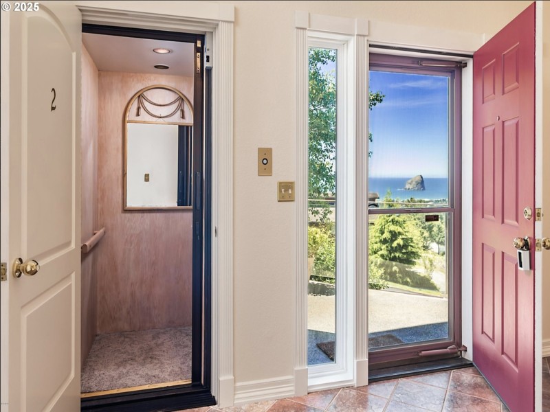 Entrance/Foyer
