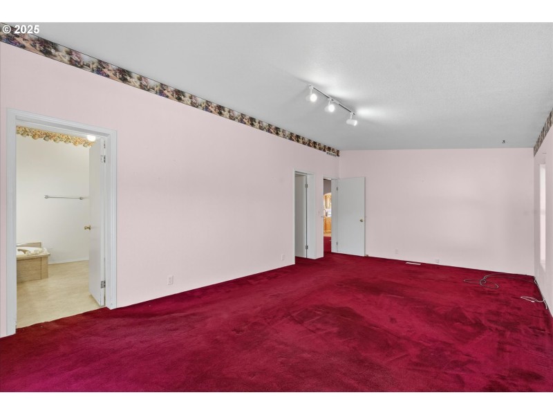 Bedroom, Primary