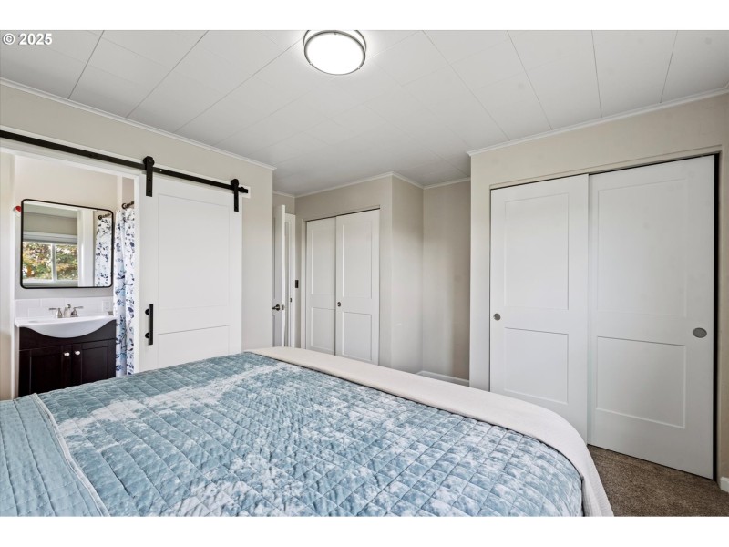 Bedroom, Primary
