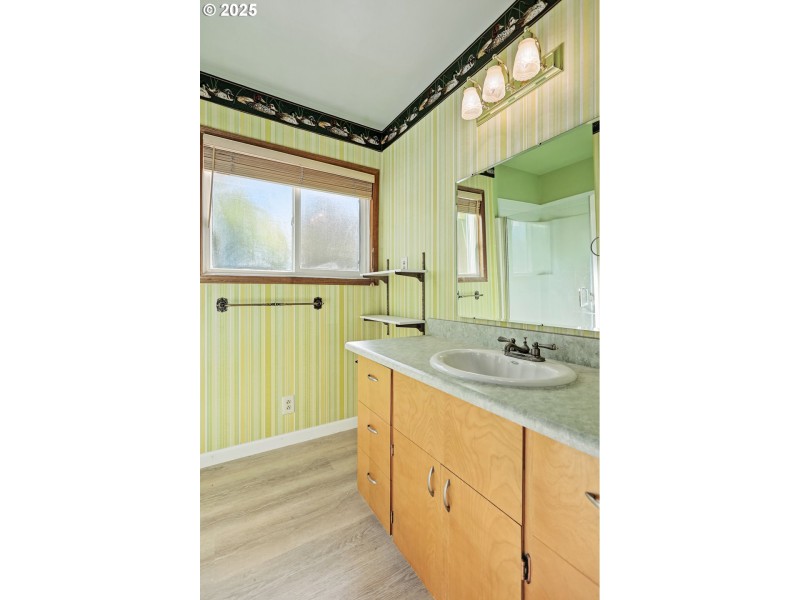 Bathroom, Attached