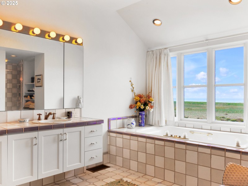 Bathroom, Attached