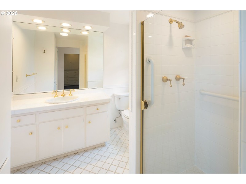 Owner's Suite Bathroom